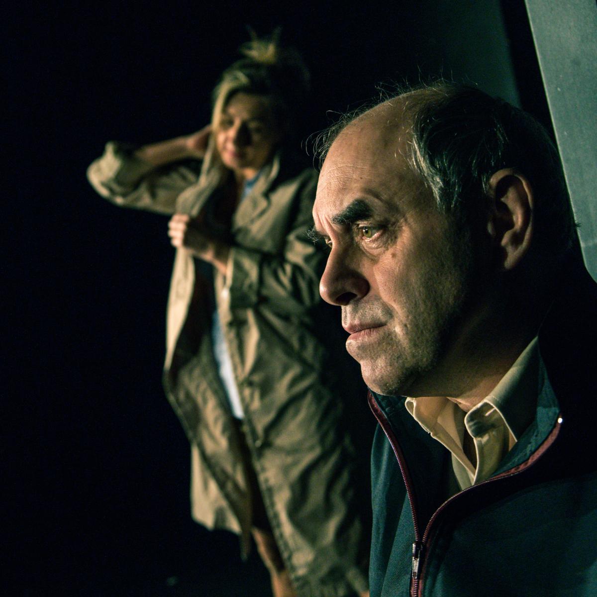 Fotografie z inscenace - Život podle Jonesových