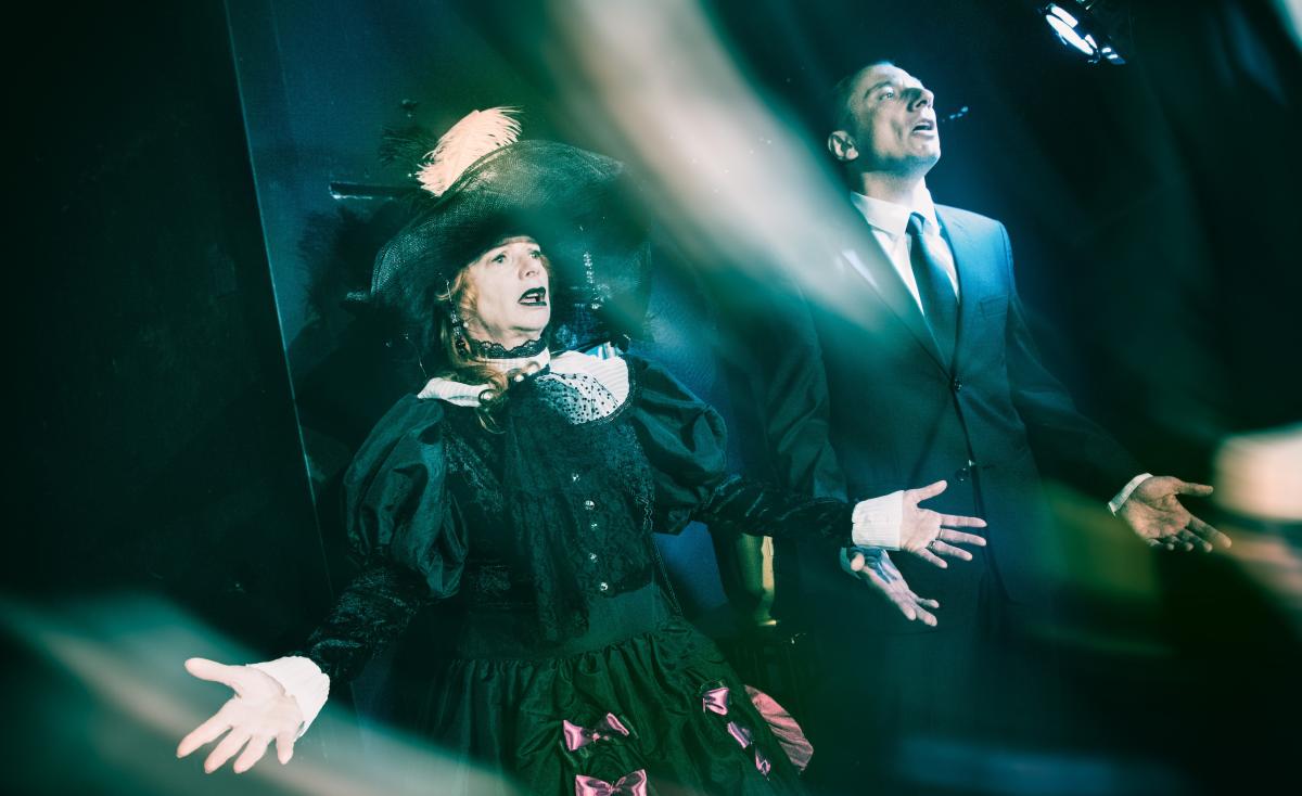 Fotografie z inscenace - Trhni si, otče!