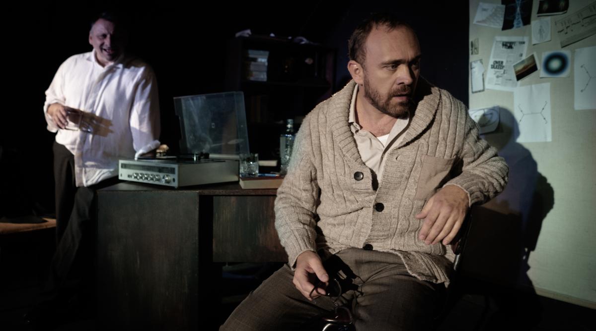 Fotografie z inscenace - Zpívat jako Gigli