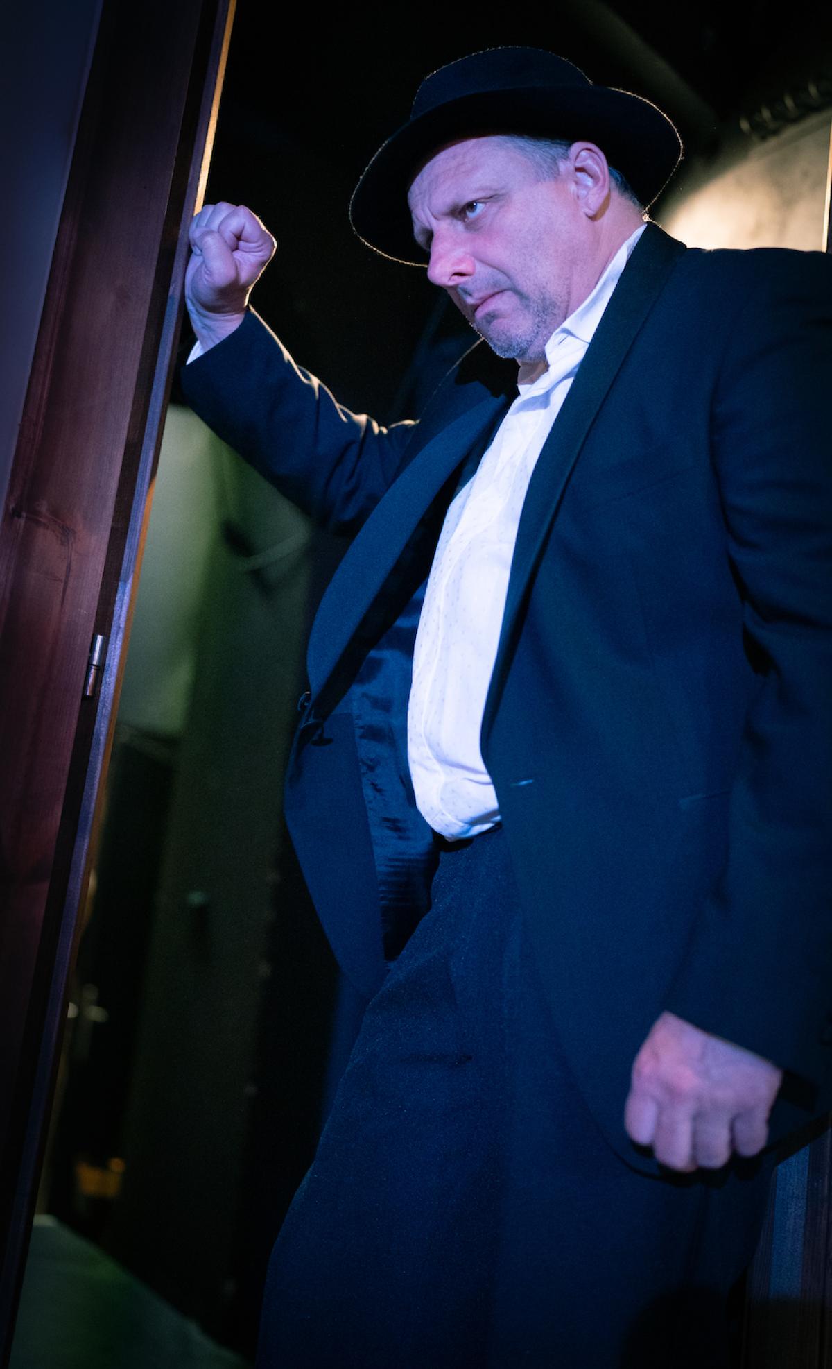 Fotografie z inscenace - Zpívat jako Gigli