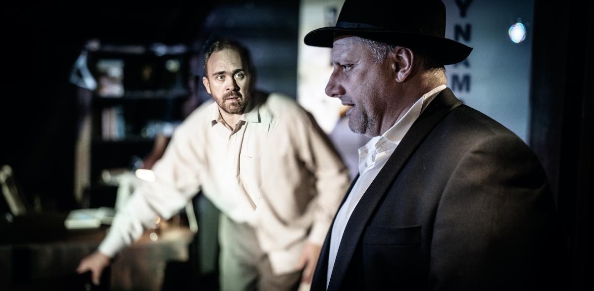 Fotografie z inscenace - Zpívat jako Gigli