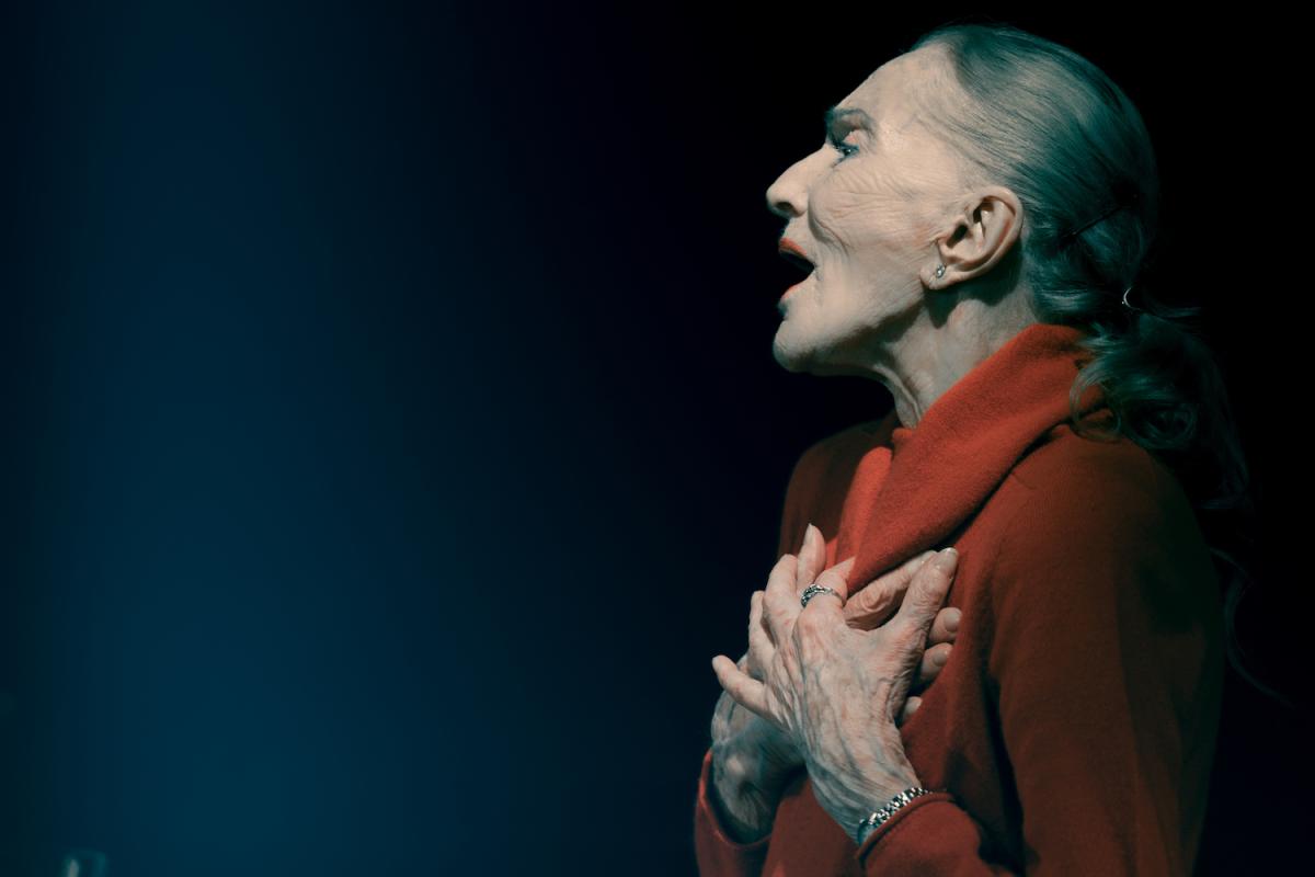 Zpívá a vypráví Soňa Červená (foto J.Malíř)