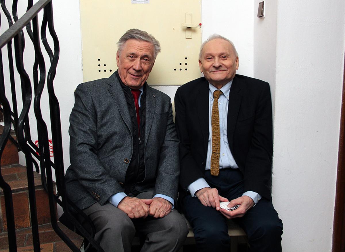 Housle - premiérové večery