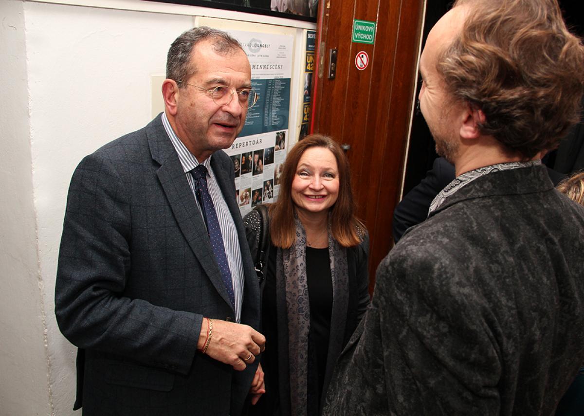 Housle - premiérové večery