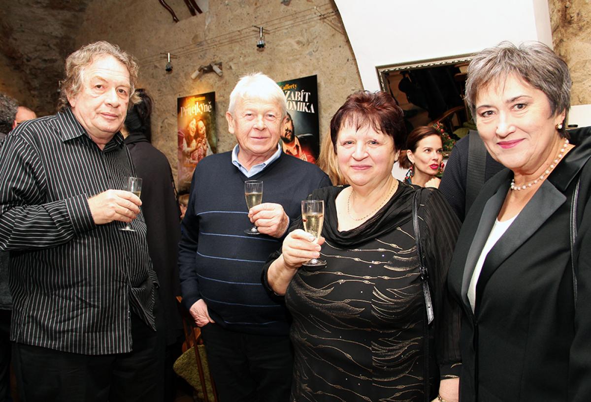 Housle - premiérové večery