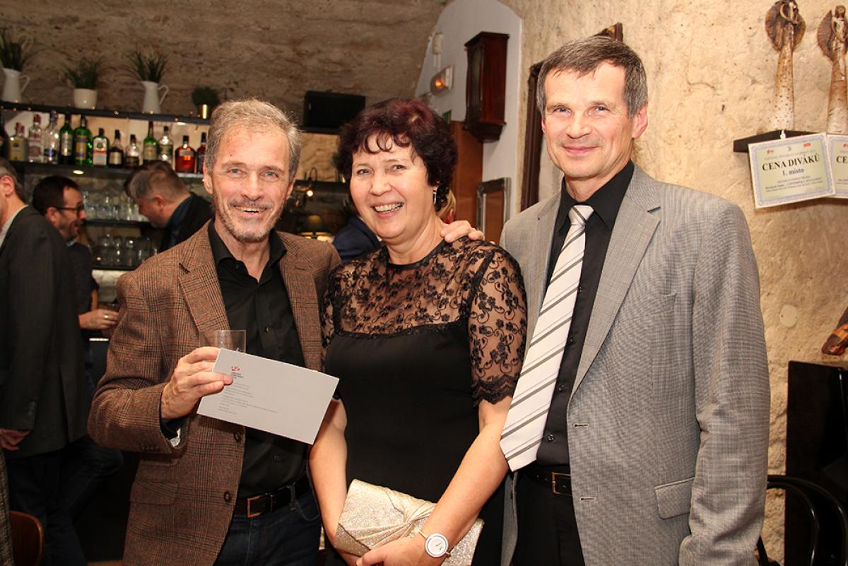 Housle - premiérové večery