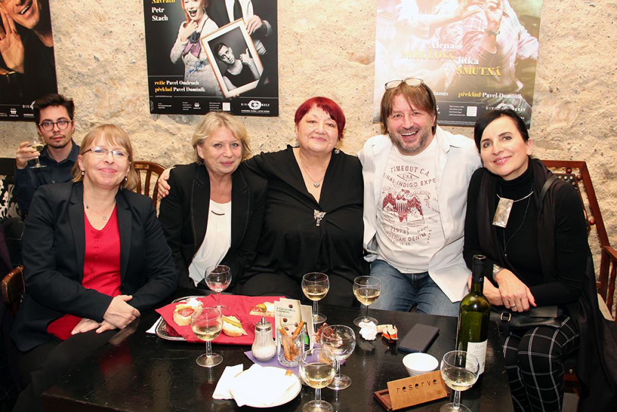 Housle - premiérové večery